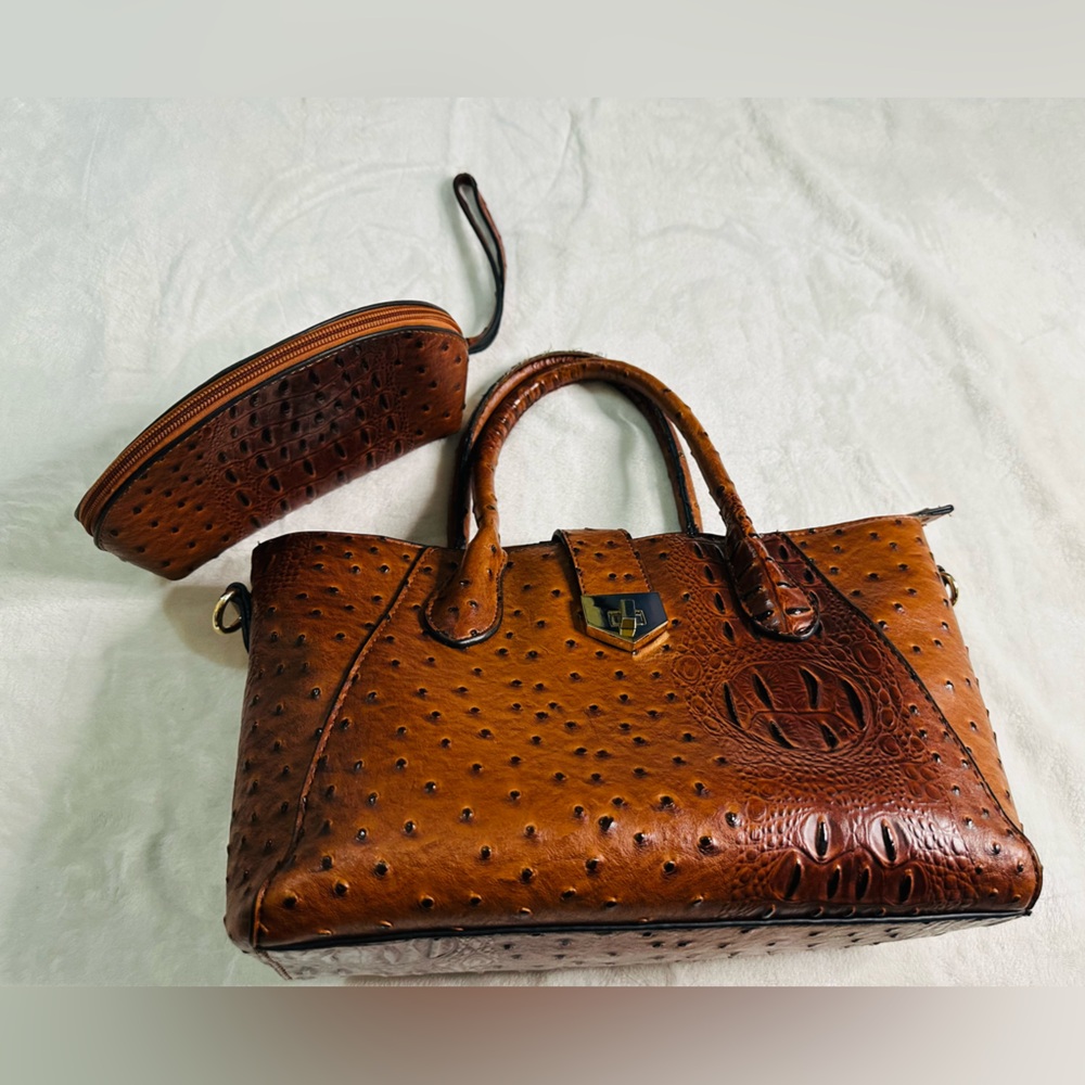 Vintage Brown Embossed Tote Bag with Matching Wristlet Pouch - Picture 3 of 9